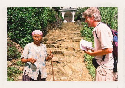 BUBO - 2006 - história - Redaktor Lonely Planet sa snaží dopátrať akejkoľvek informácie v Nagalande. BUBO sa sem dostalo pred všetkými ostatnými!