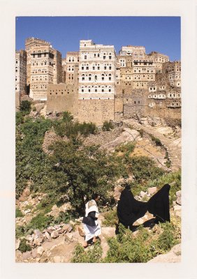 BUBO - 2007 - história - Brat doprevádza svoje dve setry v horskej dedinke Al Hajjarah. Autor fotografie: Ľ: Fellner.