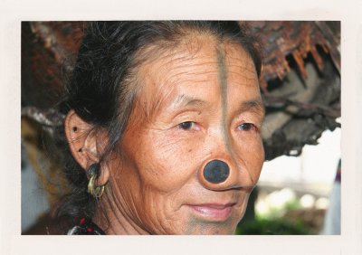 BUBO - 2006 - história - Sympaťáčka kmeňa Apatani. Táto cesta celé BUBO značne nakopla a dodala energiu na ďalšie cesty. Predsa len na svete existujú desaťročia uzavreté oblasti, ktoré ak sa otvoria, tak je stále čo objavovať. Sme nadšení!