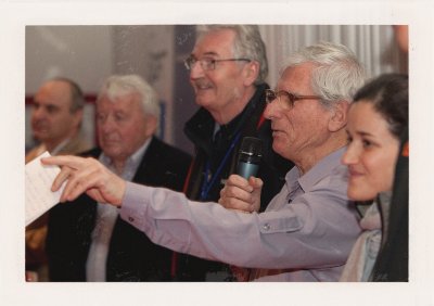 BUBO - 2005 - história - 10. výročie BUBO bálu, predsedom poroty je František Kele, s mikrofónom. Predsedom poroty bol až do svojej smrti.