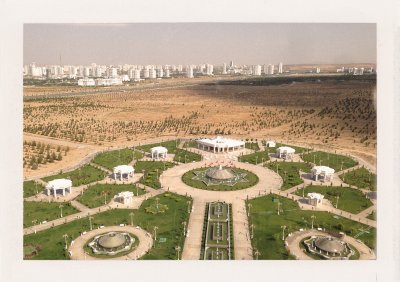 BUBO - 2005 - história - Dielo veľkého vodcu Turkmenbašiho sledujeme ako jedni z prvých. Absurdné, veľkolepé. Povieme vám,, že sme si v tejto krajine všeličo zažili.