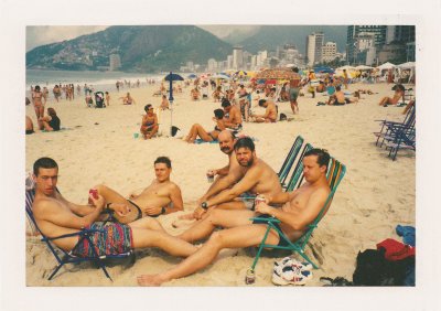 BUBO - 1999 - história - Copacabana pred 20 rokmi. Ľ.Fellner leží v piesku.