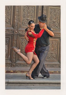 BUBO - 2003 - história - Tango v Buenos Aires. Na jednej strane je to vyspelé mesto ako Európa, na druhej strane tu cítiť erotiku ako v Afrike. Ideálny pomer a zaručene sa vám bude páčiť.