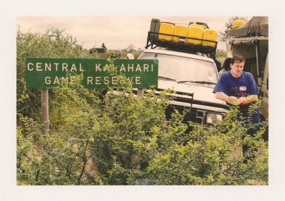 BUBO - 2000 - história - Zdeno Horevaj z Popradu v strede Kalahari. Cestuje s BUBO dodnes. Ak totižto chcete skutočne výnimočnú vec, musíte to robiť s profesionálmi.