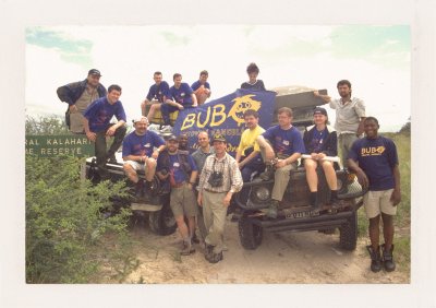 BUBO - 2000 - história - Naša partia v Centrálnej Kalahari. Aj dnes ide o náročnú a nákladnú výpravu. V tej dobe sme zrealizovali nemožné.