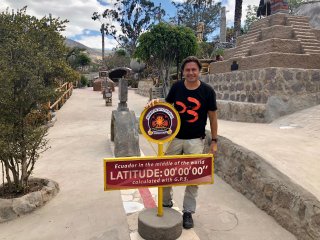 Priamo na rovníku, Mitad del Mundo, Ekvádor