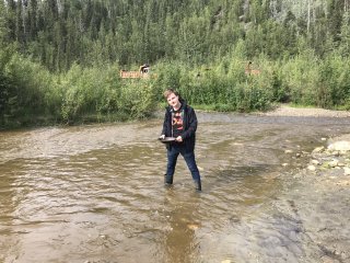 Hľadanie zlata pomocou panvice v potoku Hunker Creek