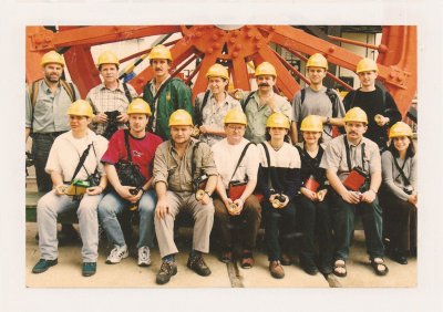 BUBO - 2001 - história - Robotnícka úderka? Výstroj ala Číňania. Mnohí naši klienti sa istotne spoznajú.