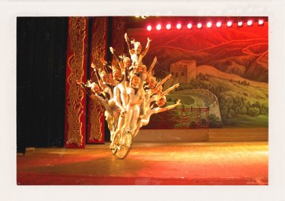 BUBO - 2001 - história - Vystúpenie akrobatov je neuveriteľné. Každoročne sa snažíme obmieňať a loviť nové a nové zážitky. Celá firma je vedená k napredovaniu a rozumnému riskovaniu, s prihliadnutím na maximálnu bezpečnosť.