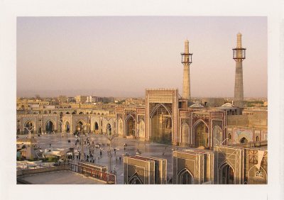 BUBO - 2006 - história - Imam Khomeini Ravagh v Mashade. Sme prvou skupinou, ktorá toto miesto navštevuje a naše podpisy nájdete v miestnom archíve. Druhé najzaľudnenejšie mesto Iránu a hlavne táto centrálna časť, sa rýchlo mení. Centrum šítov je fascinujúce.