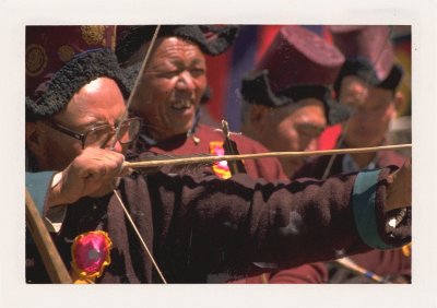 BUBO - 1996 - história - Lukostrelci z Ladakhu. Foto Ľ. Fellner.