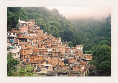 BUBO - 1999 - história - Luxusné triedy ale aj slamy a my strčíme náš nos všade. Učíme sa ako sa má cestovať, aby človek videl a zažil viac.