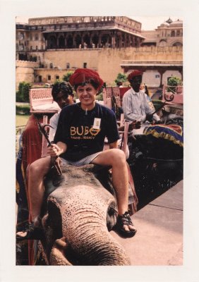BUBO - 1996 - história - Na slonoch do pevnosti maharadžu.