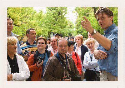 BUBO - 2004 - história - Ľuboš Fellner robí sprievodcu dodnes. Tu v Japonsku. Minulý rok prešiel Japonsko 4 krát (spolu prešiel Japonsko 7x) s japanológmi hore-dole z Hokaida až na Kjúšú a pripravil program, ktorý ponúkame dodnes.