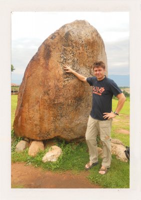 BUBO - 2011 - história - Na mieste kde v kameni nechali nápis sir David Livingstone a H.M.Stanley. Kúsok od najdlhšieho jazera sveta Tanganika v Burundi.