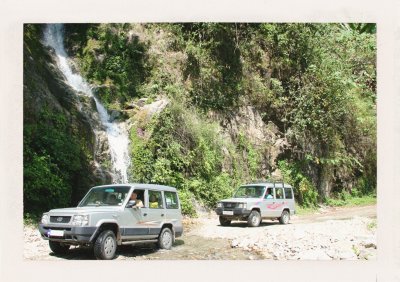 BUBO - 2006 - história - Naše 4x4 v Arunachal Pradeshi. Najväčšia prírodná diverzita Indie, obrovské bambusy. Pozorujeme nosorožce a putujeme oblasťami bez turistov.