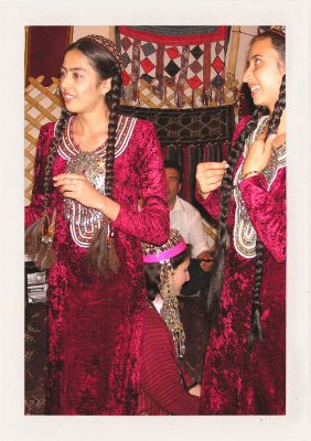 BUBO - 2005 - história - Svadba v Ašchabade. Turkménky sú úplne iné, exotické. Krajina nomádov a Ruhnamy nám učaruje.