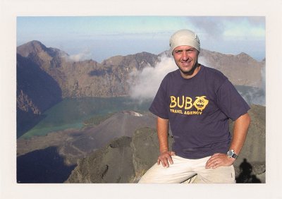 BUBO - 1998 - história - Paľo Fellner na vrchole Rinjani na ostrove Lombok.