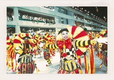 BUBO - 1999 - história - ..a karneval v Rio de Janeiro. My sme to všetko dali na prvý raz. Nevedeli sme, že sa to nedá. Minimálna doba ubytovania je týždeň a jedna noc v hoteli stojí viac, než náš mesačný plat. Nemáme peniaze, ale smejeme sa a tancujeme.