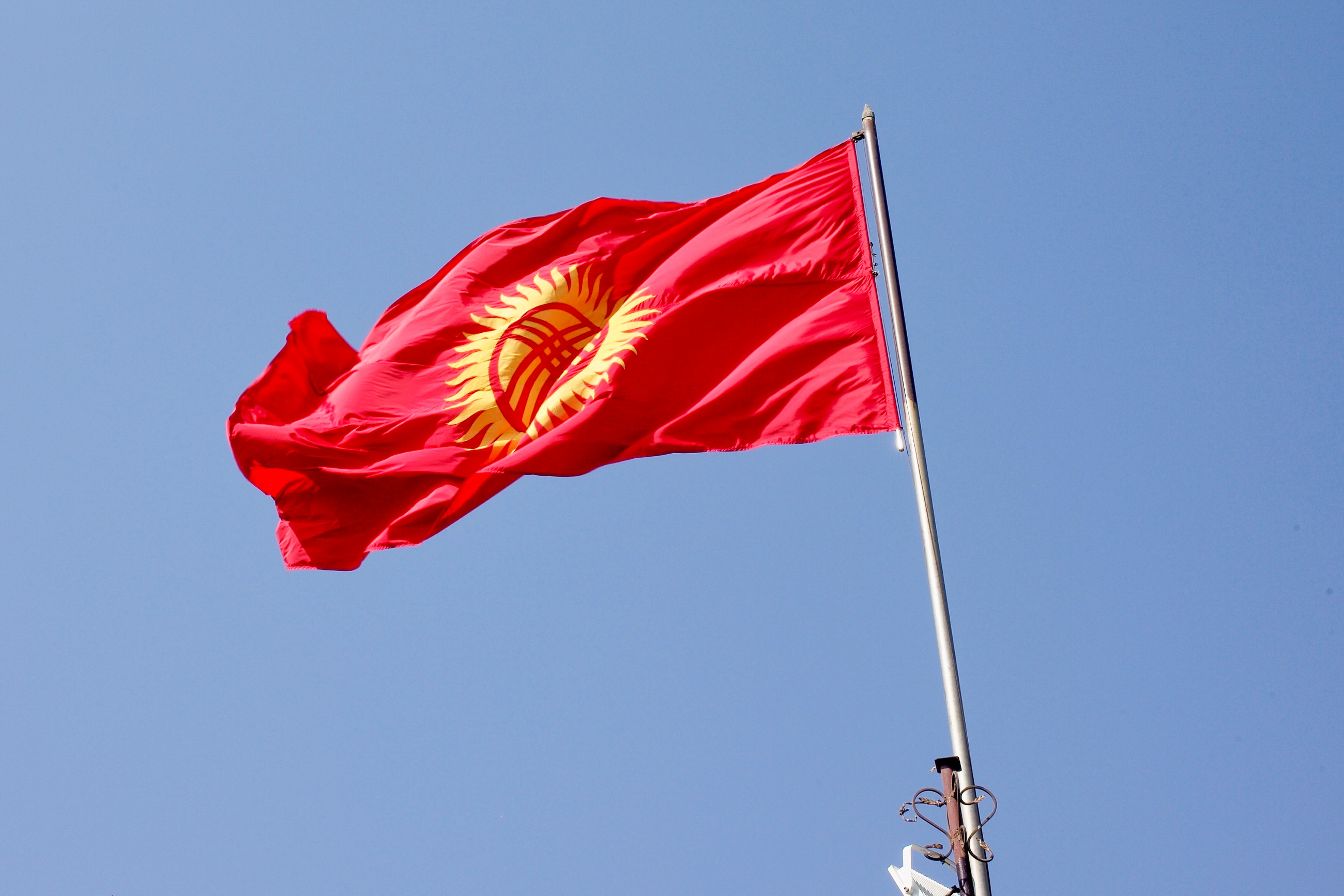 https://bubo.sk/uploads/galleries/16607/osh-a-kirgizska-vlajak-2.jpg
