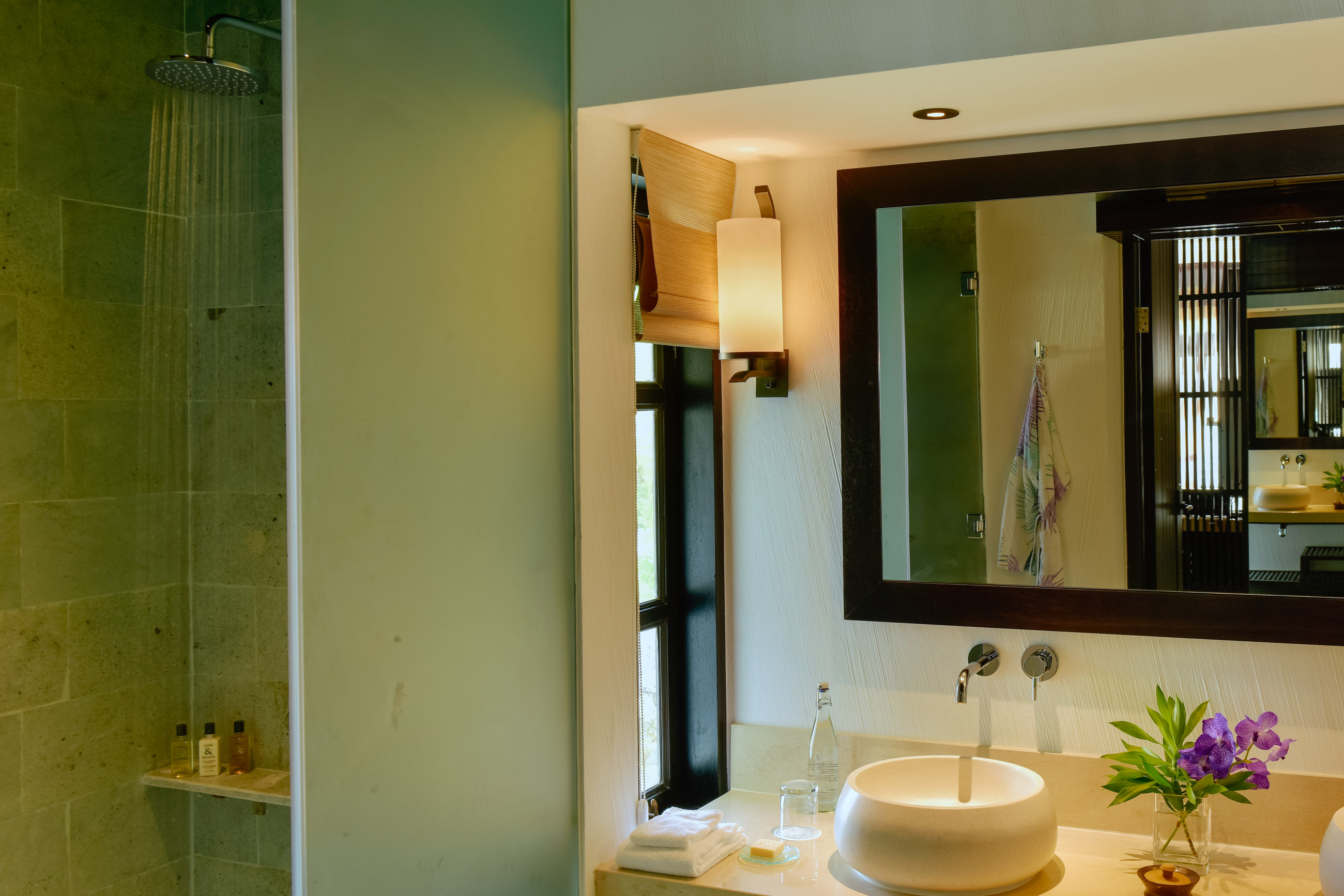 https://bubo.sk/uploads/galleries/19722/three-bedroom-water-suite---bathroom.jpg