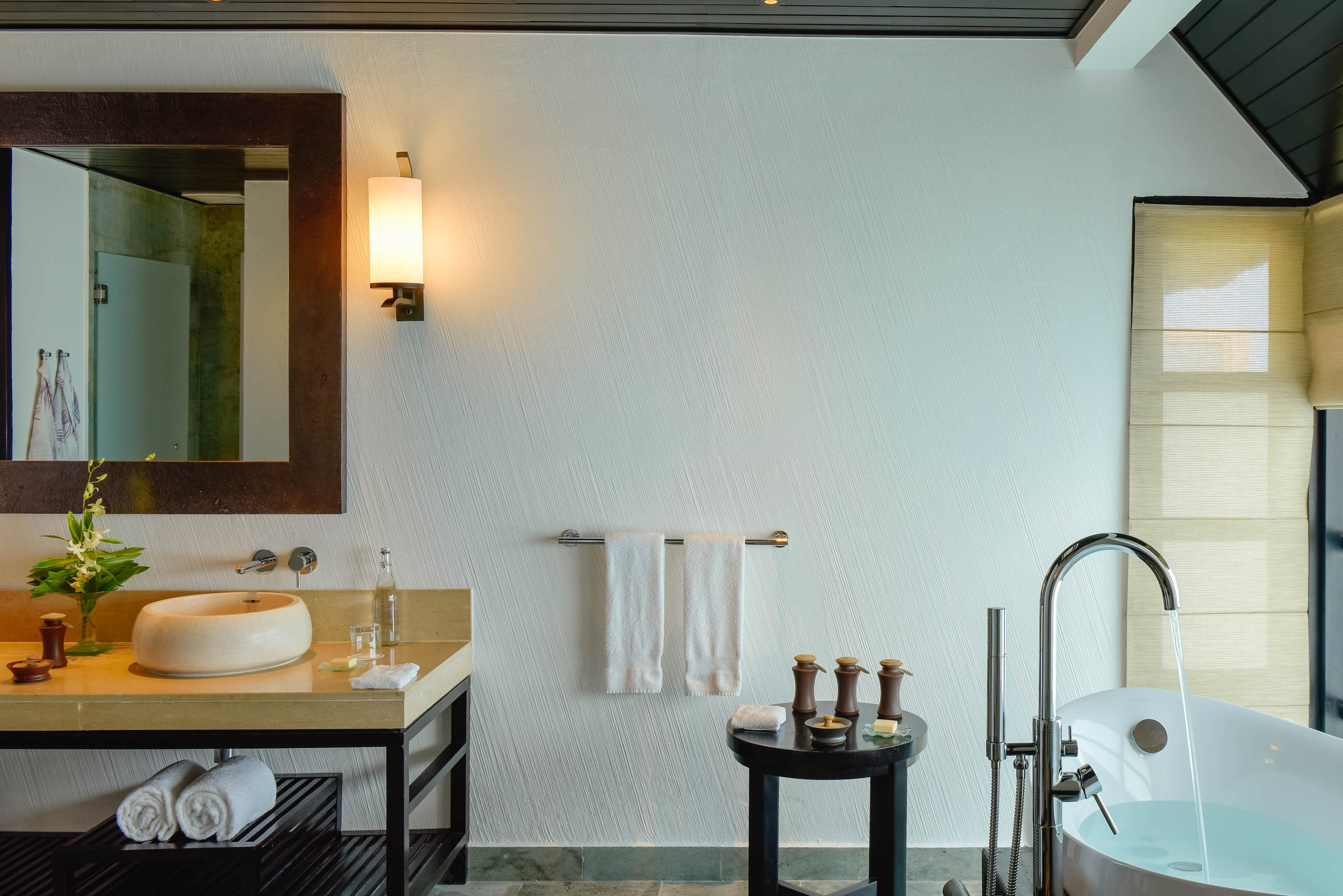 https://bubo.sk/uploads/galleries/19722/three-bedroom-water-suite---master-bathroom.jpg