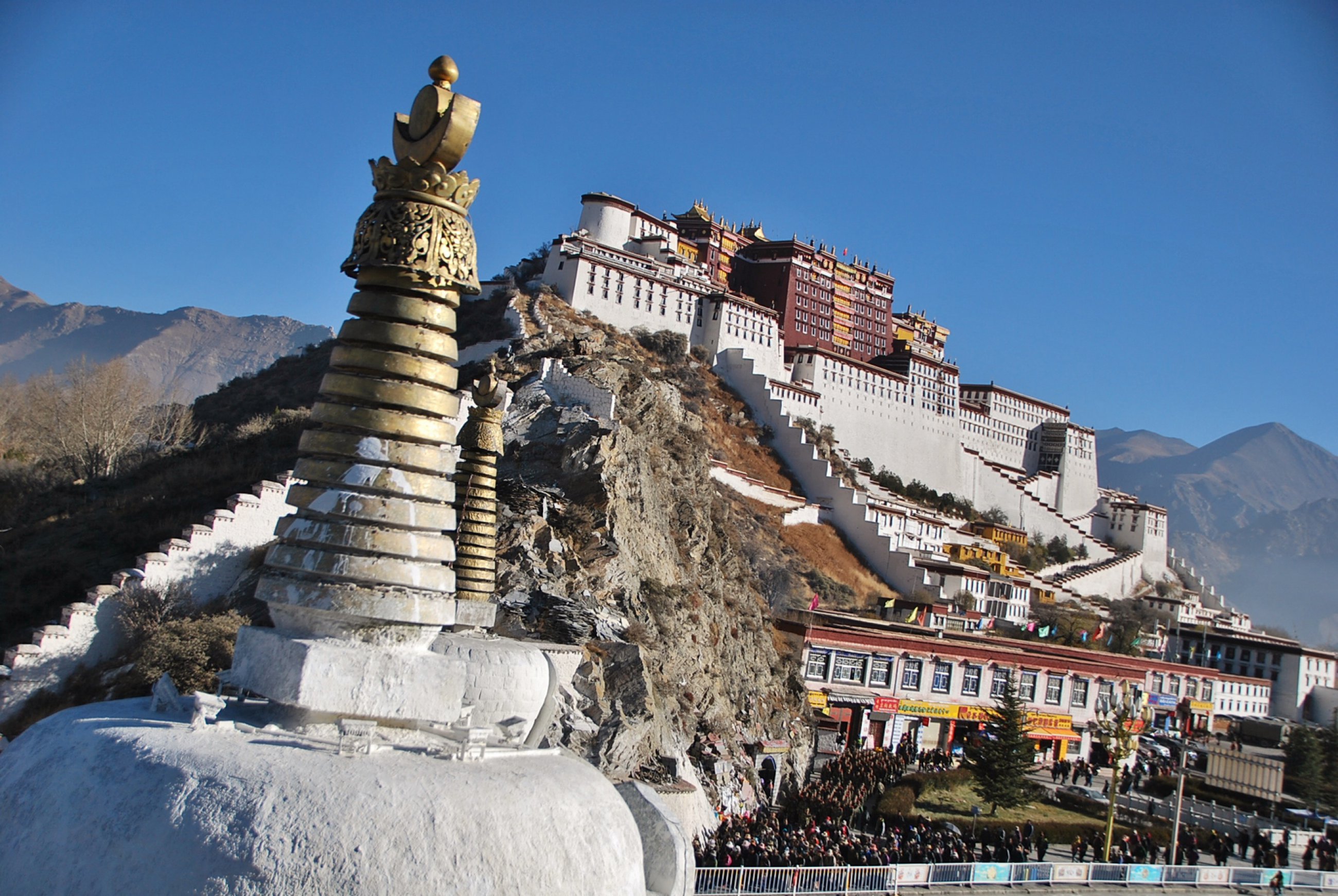 https://bubo.sk/uploads/galleries/3467/tibet-lhasa-ctni-11-2014-mirka-sulka-156-.jpg
