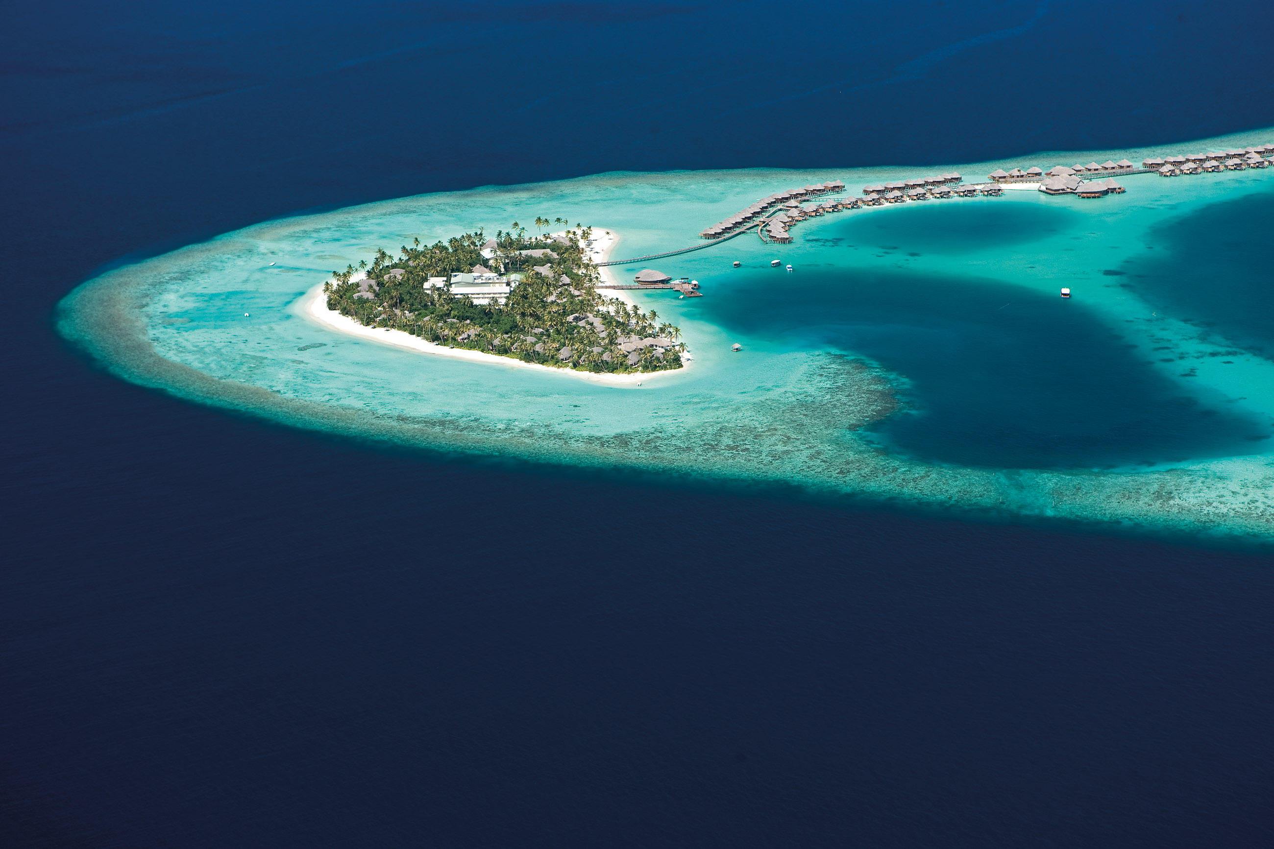 https://bubo.sk/uploads/galleries/4906/halaveli-maldives-aerial-view-3_hd.jpg