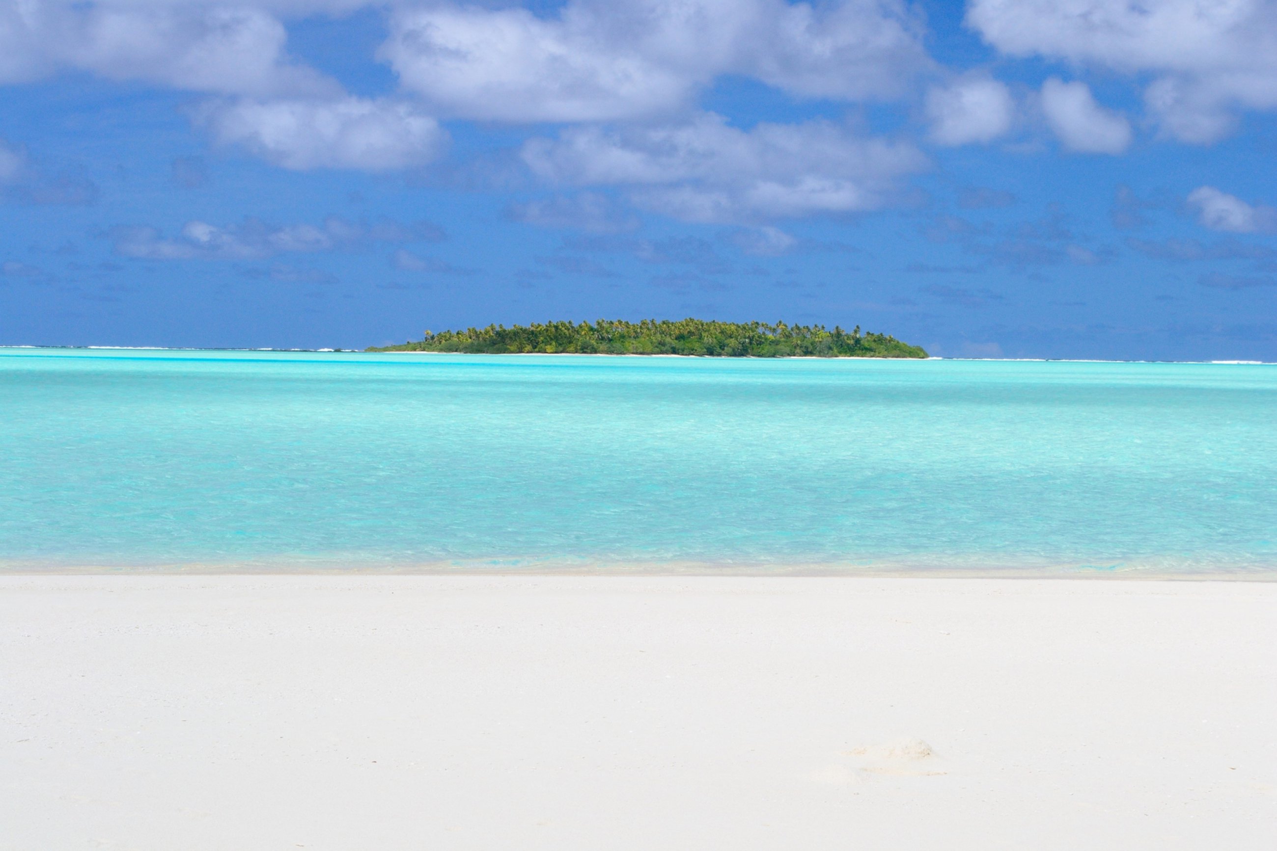 https://bubo.sk/uploads/galleries/5033/cook-islands-the-gorgeous-color-of-aitutaki-lagoon-and-his-remote-atolls-cook-islands.jpg