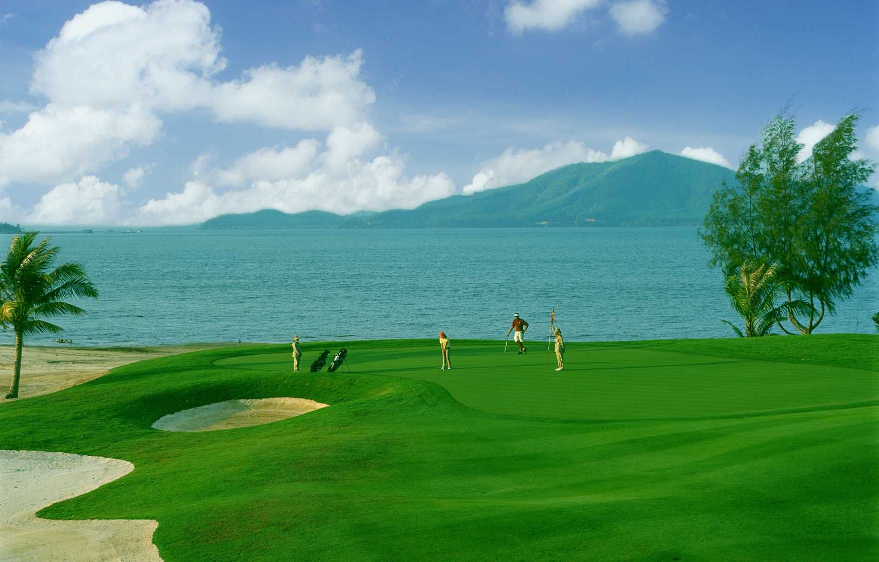 https://bubo.sk/uploads/galleries/5064/mission_hills_phuket_golf_resort_and_spa_cover_picture.jpg