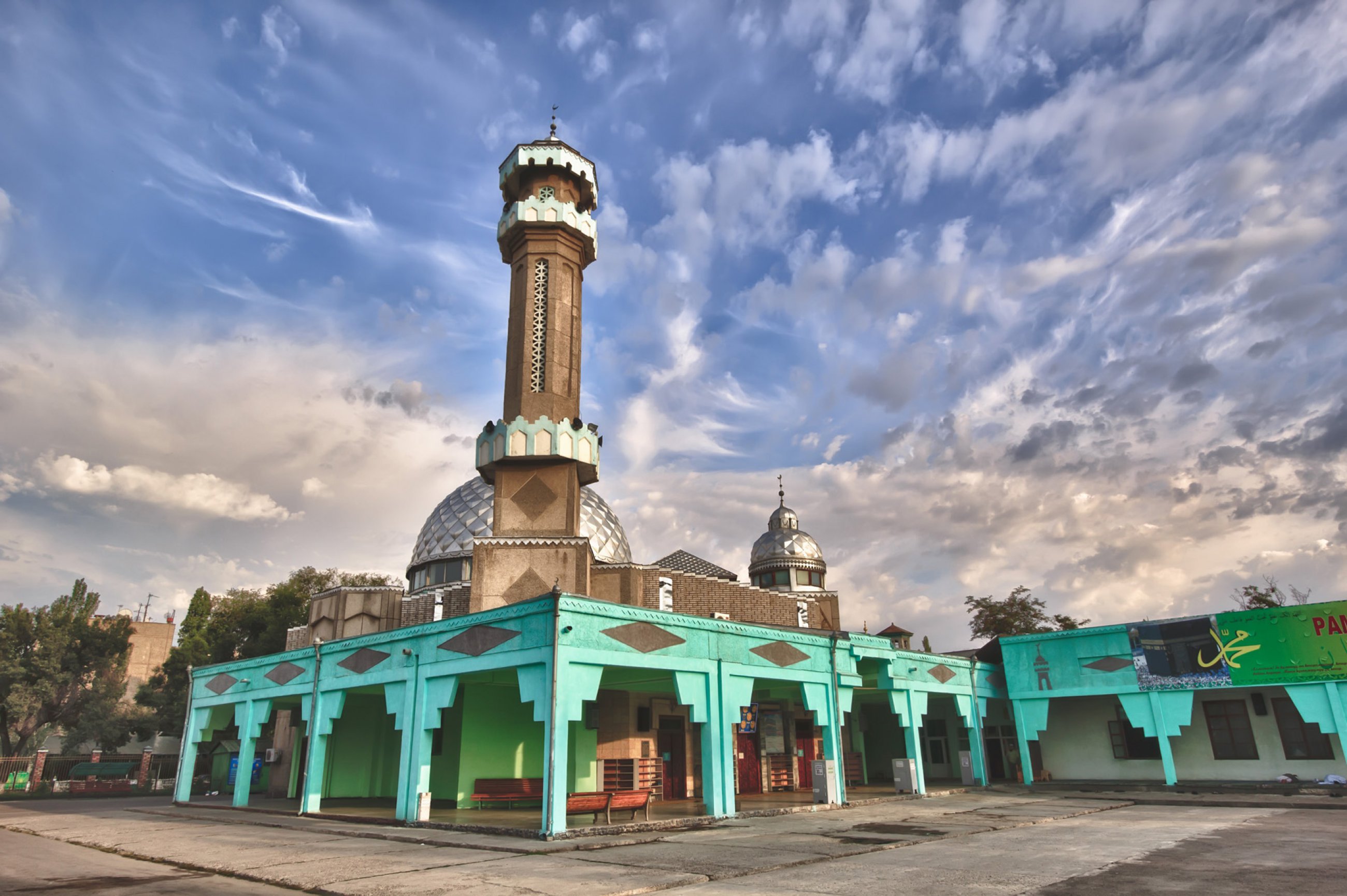 https://bubo.sk/uploads/galleries/7334/kirgizsko-bishkek-central-mosque.jpg