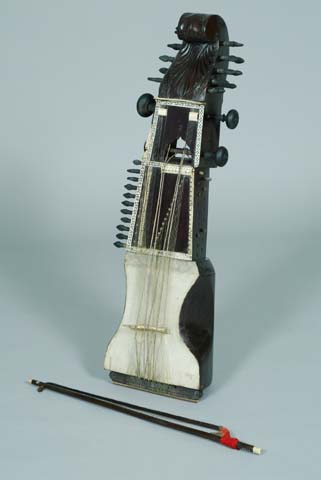 Tradičný indický hudobný nástroj